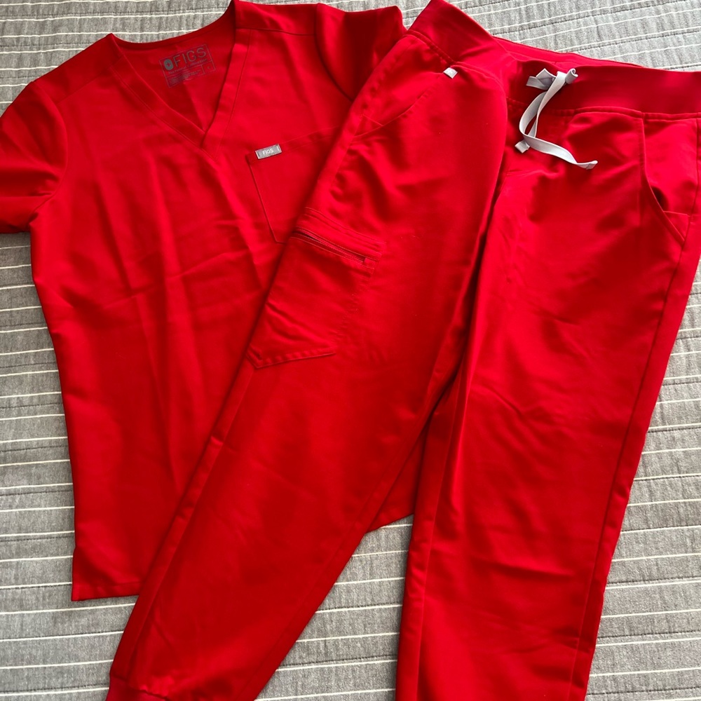 Figs Scrub Set Red. Catarina top/Zamora jogger